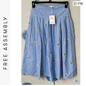 NWT Free Assembly Blue Striped Lemon Women's Skirt with pockets  Size 0